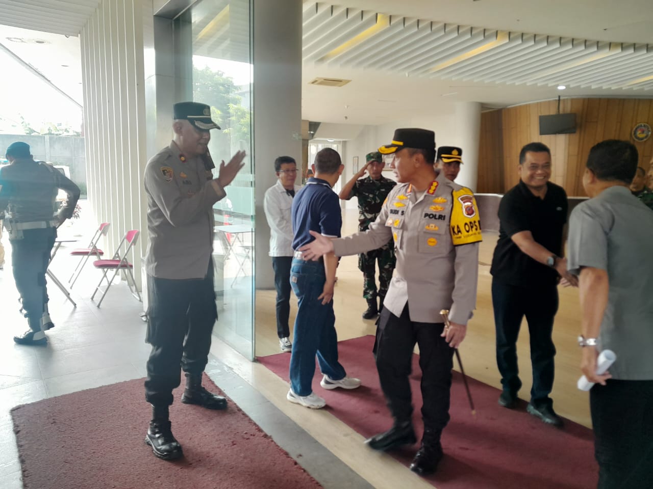 Kapolrestabes Bandung Melaksanakan Pengecekan Dalam Pengamanan Gereja