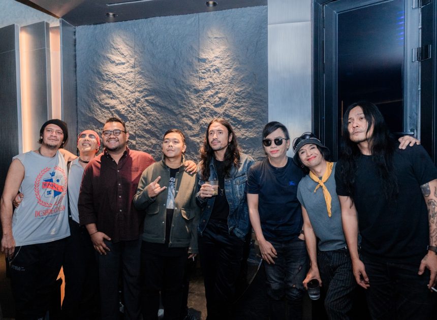 Cuma di “LOH KOK TUM BAND” , Semua Personil Tukar Posisi !