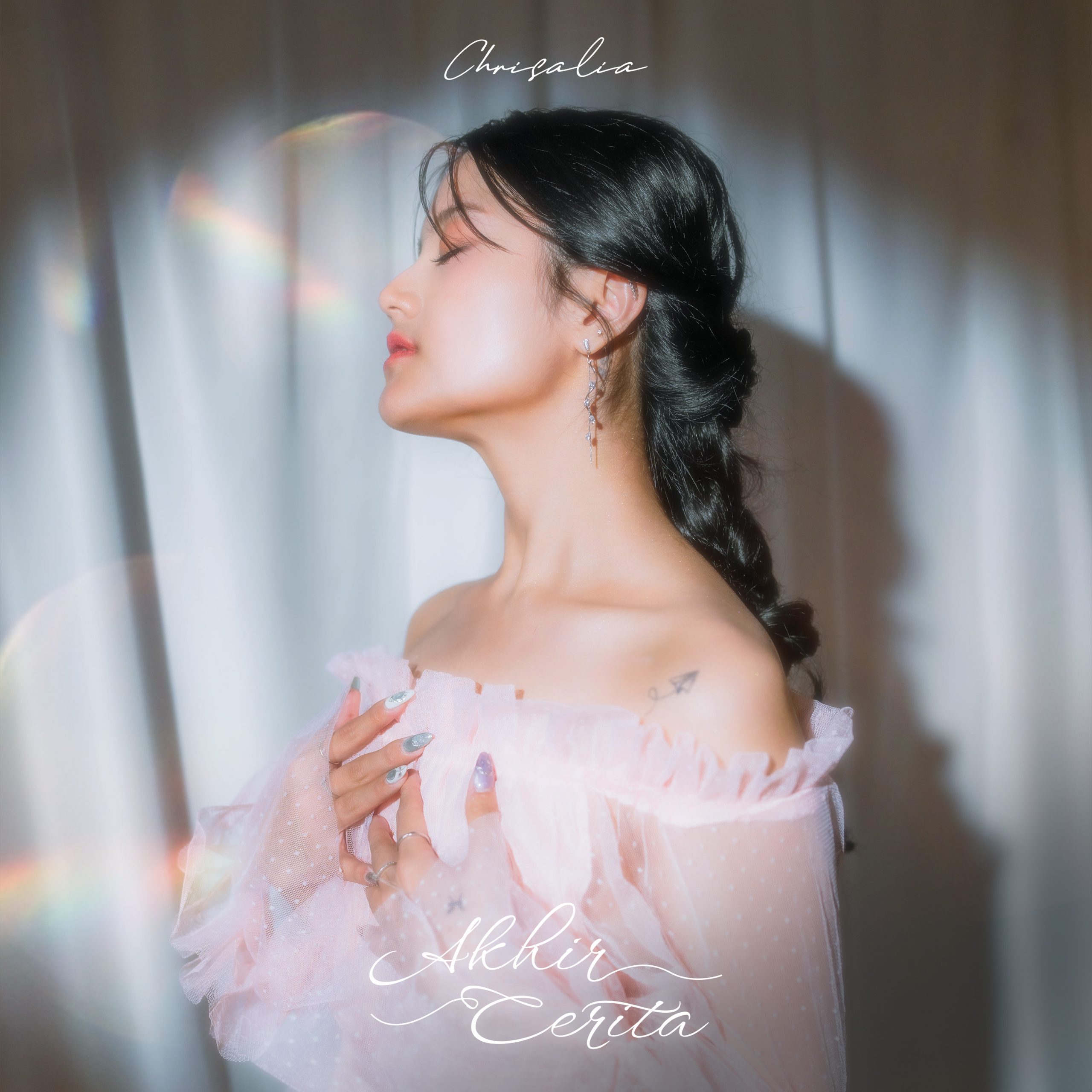 “CHRISALIA MERILIS SINGLE ‘AKHIR CERITA’ SEBAGAI AKHIR JAWABAN DARI RINDU”