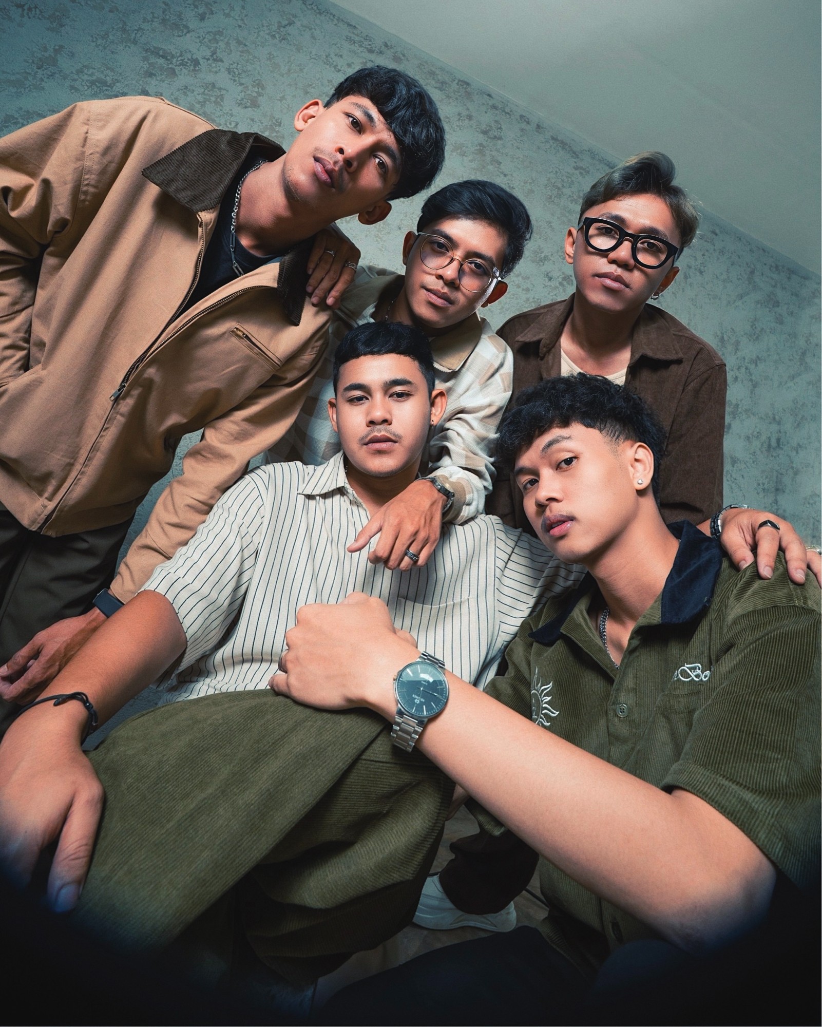 3Hz membawa identitas musik yang sinematik, emosional dan modern di “Drift On Fingers.” !!