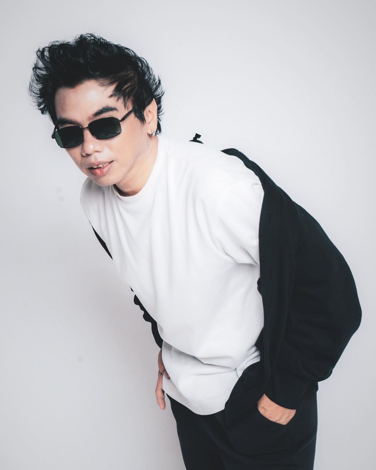 YERRI MEIRYAN rilis single baru “Lebih Baik Sendiri”, lebih suka jadi Soloist kah?