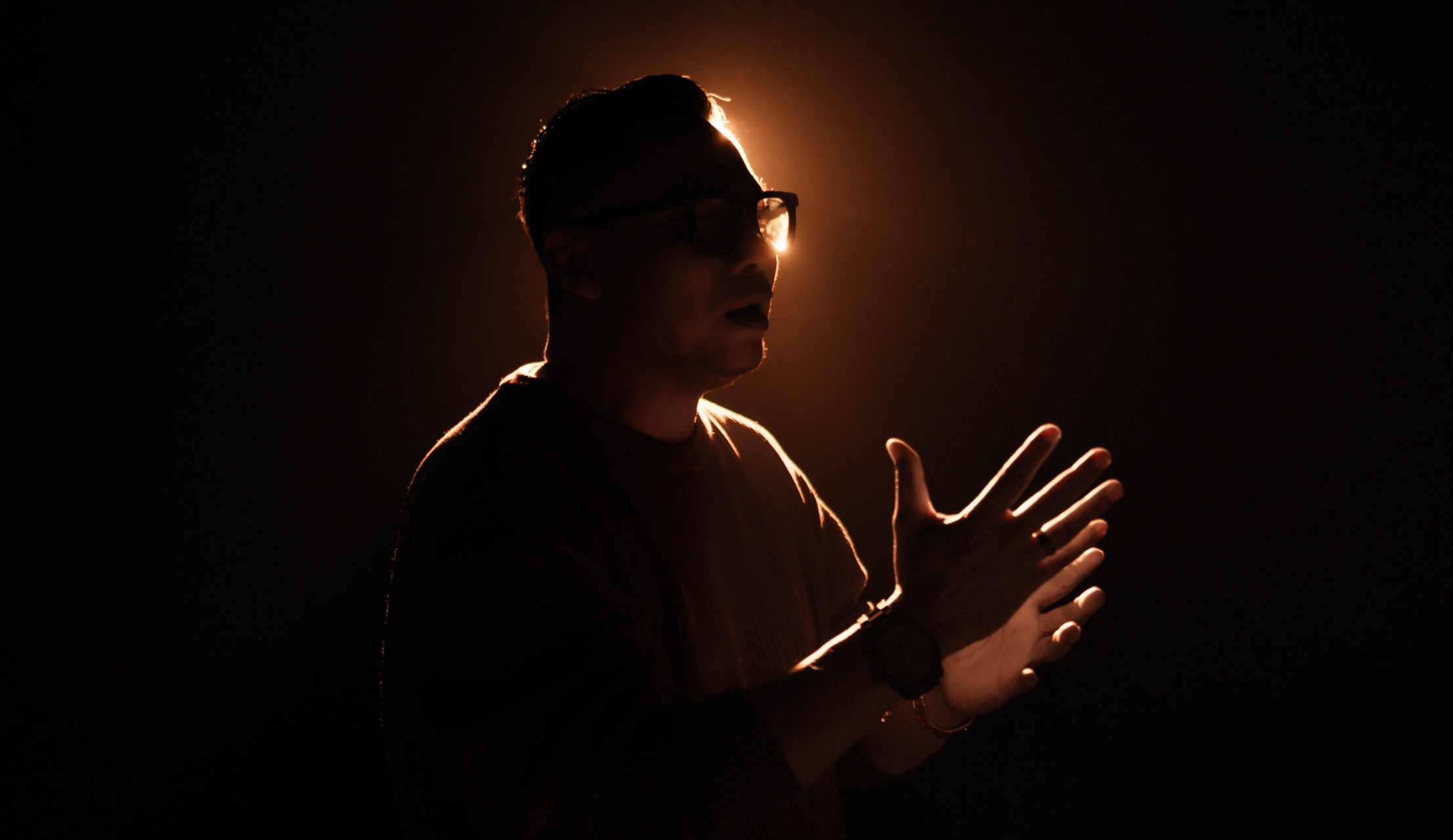 ADY rilis lagu “Berbisik Lirih”, Lagu Religi Paling Romantis