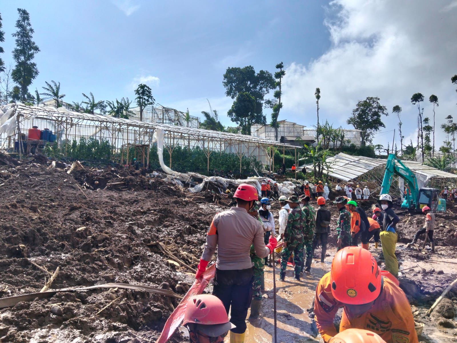 Hari Ke-8 Operasi SAR Pasirlangu, Sinergi Kemanusiaan Sat Brimob Polda Jabar Terus Berjalan Tanpa Lelah