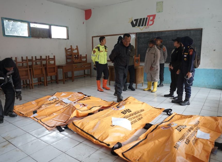 Polda Jabar Update Penanganan Longsor di Cisarua KBB, 60 Body Pack Ditemukan, 44 Teridentifikasi