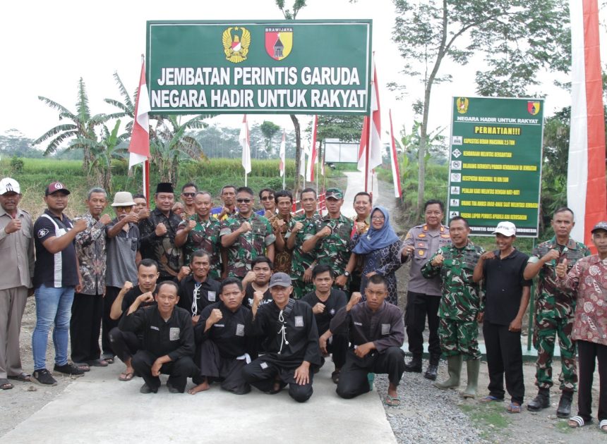 Monitoring Dan Evaluasi Aster Kasdam V/Brawijaya, Tinjau Jembatan Perintis Garuda Di Wilayah Kodim 0808/Blitar