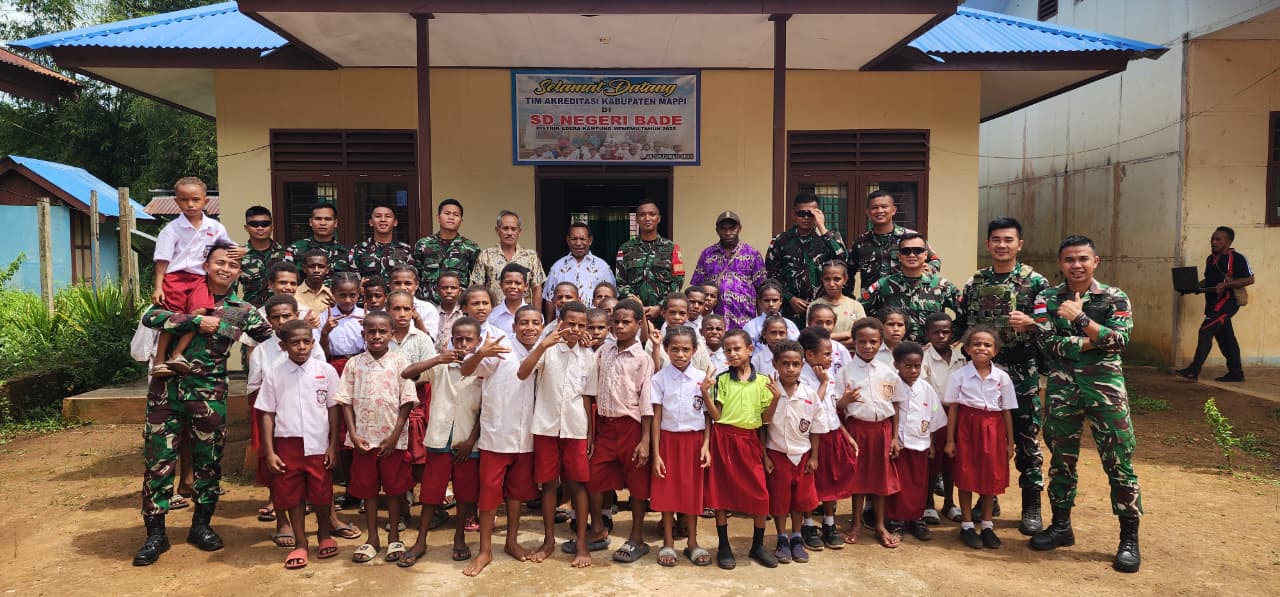 ‎Satgas Yonif 123/Rajawali Lewat Pos Bade, Ajarkan Anak-anak SD di Mememu Cara Sikat Gigi yang Benar untuk Hidup Sehat