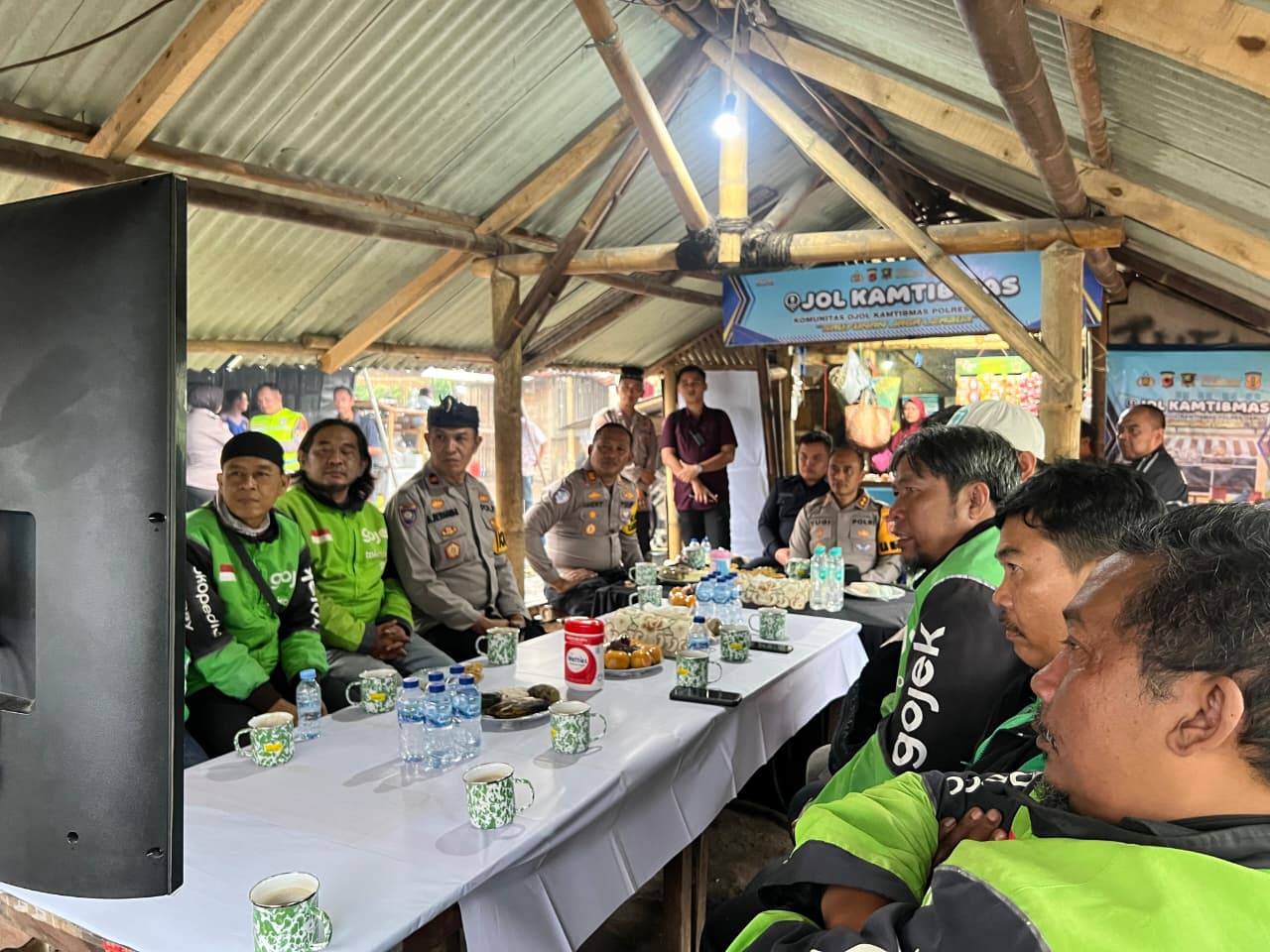 Sinergi Polisi dan Ojol Makin Solid, Kapolres Garut Ngariung Bareng Ojol