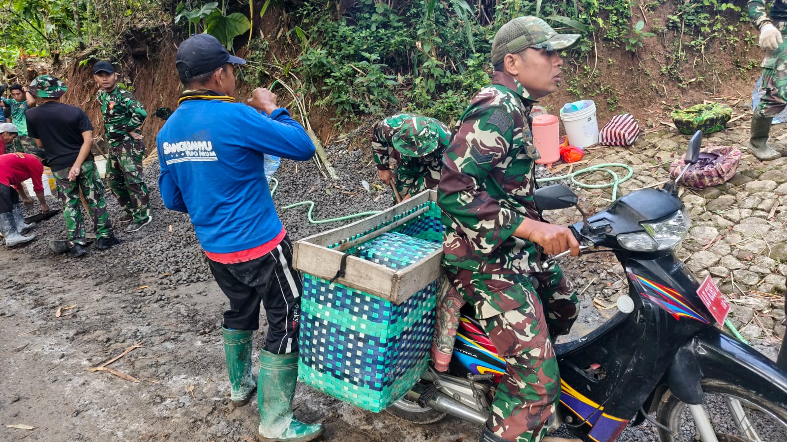 Logistik Adalah Bagian Terpenting Dalam Pelaksanaan TMMD 127 Di Desa Kembang‎