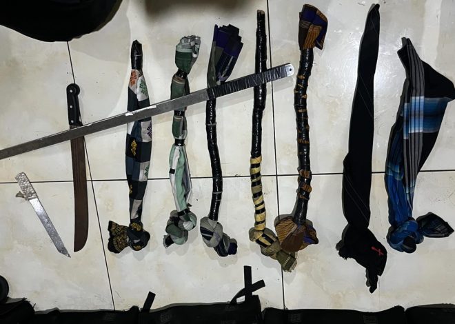 POLISI AMANKAN 10 REMAJA DAN SENJATA TAJAM, GAGALKAN AKSI PERANG SARUNG
