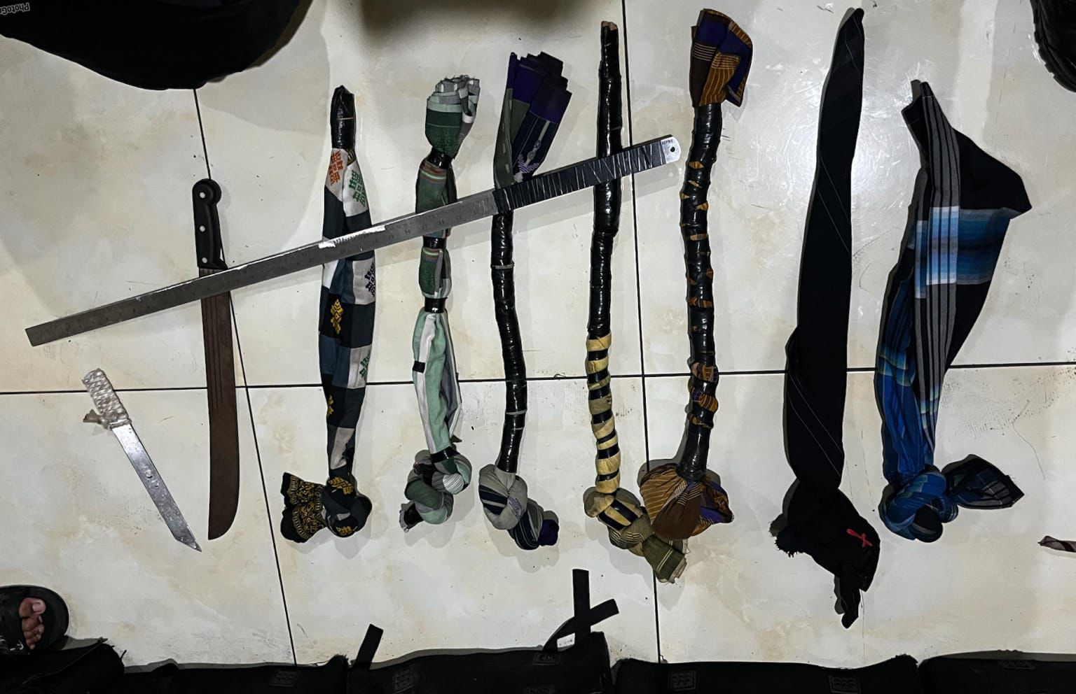 POLISI AMANKAN 10 REMAJA DAN SENJATA TAJAM, GAGALKAN AKSI PERANG SARUNG