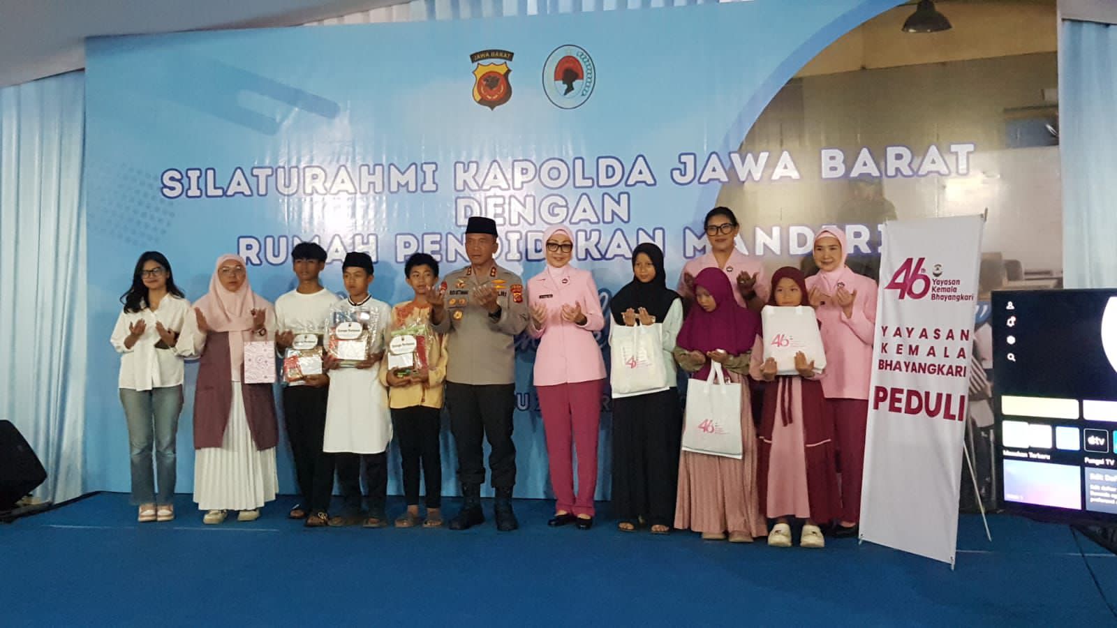 Kapolda Jabar Buka Puasa Bersama Pengamen di Batununggal, Siap Jadi Bapak Asuh