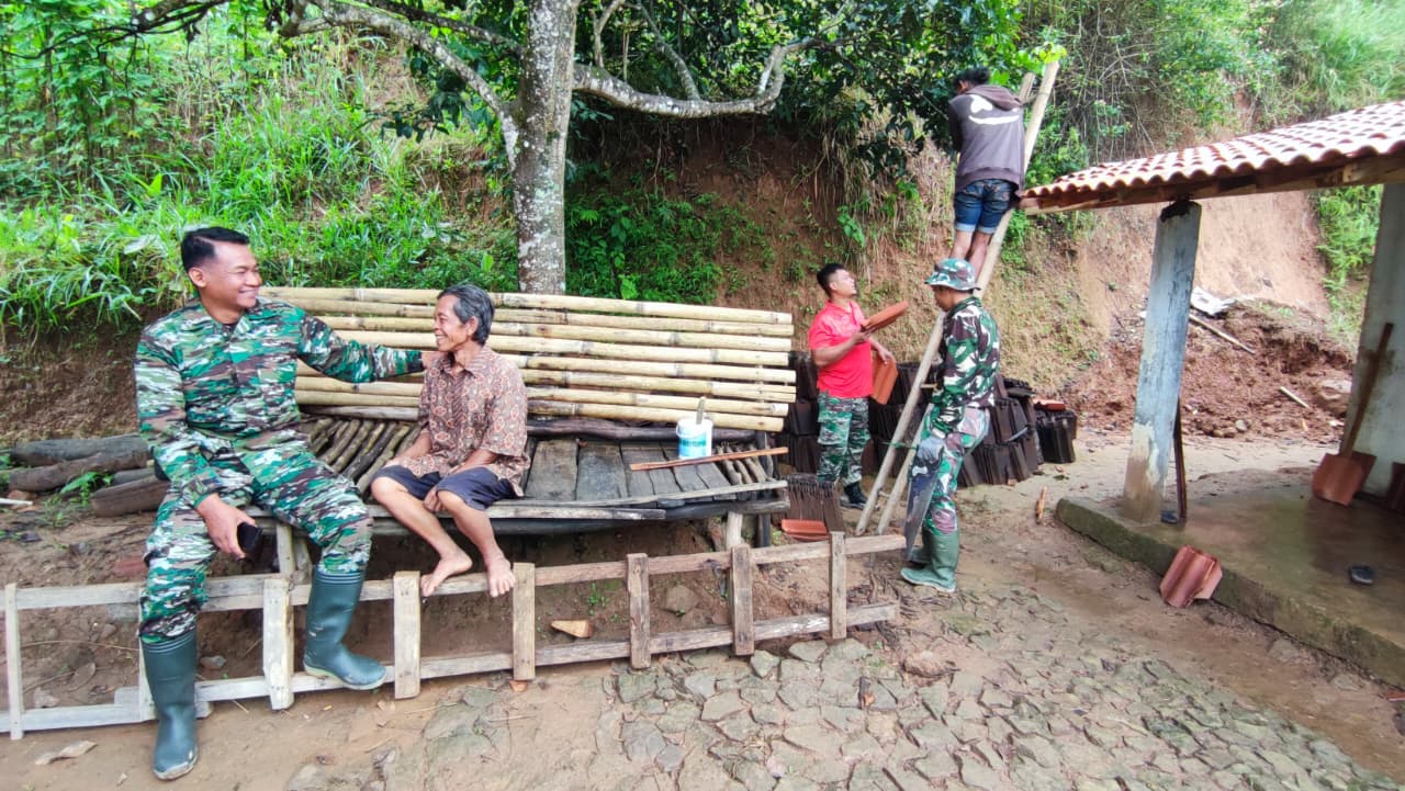 Mbah Surat : Alhamdulillah Sekarang Kalau Hujan Tidak Bocor Lagi Berkat TMMD 127 Kodim Wonogiri