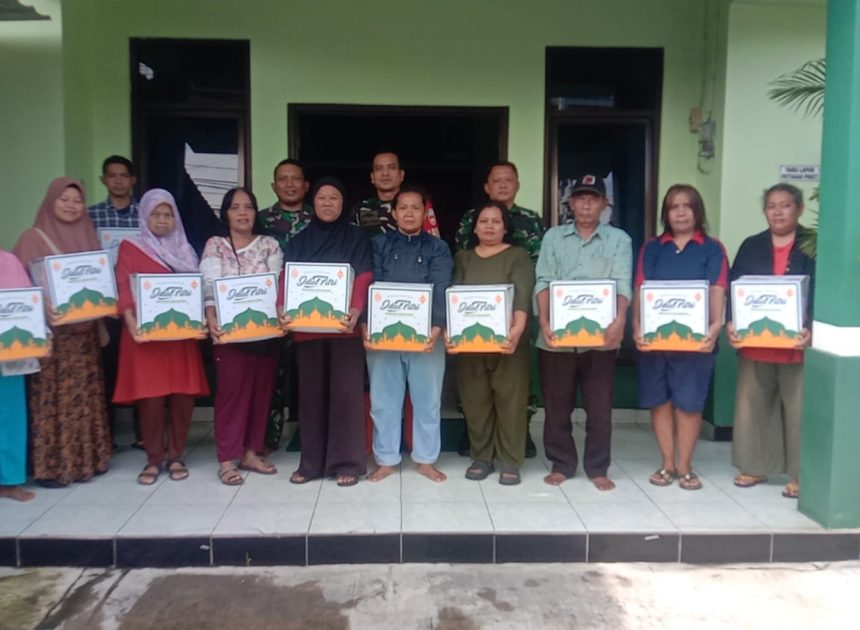 Marhaban Ya Ramadhan, Danramil 03 Serengan Bagikan Sembako untuk Warga Binaan Babinsanya.