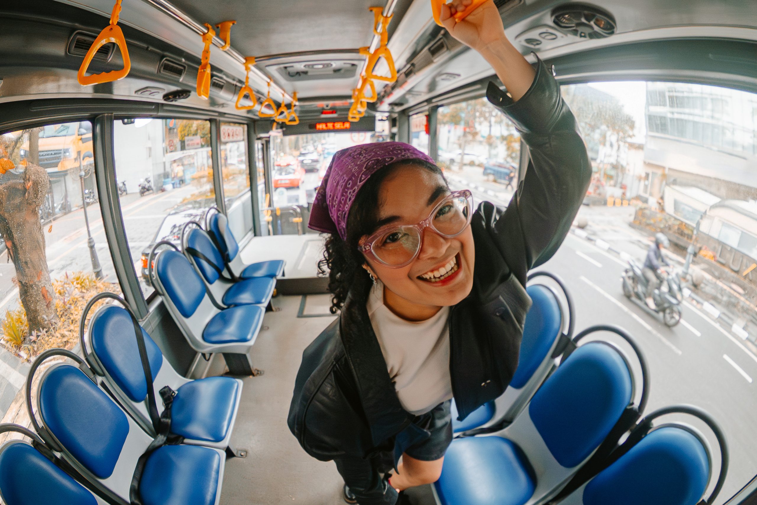 “Sesuai Alamat” lagu baru Dhira Bongs tentangPengingat untuk Percaya pada Arah Hidup Sendiri.