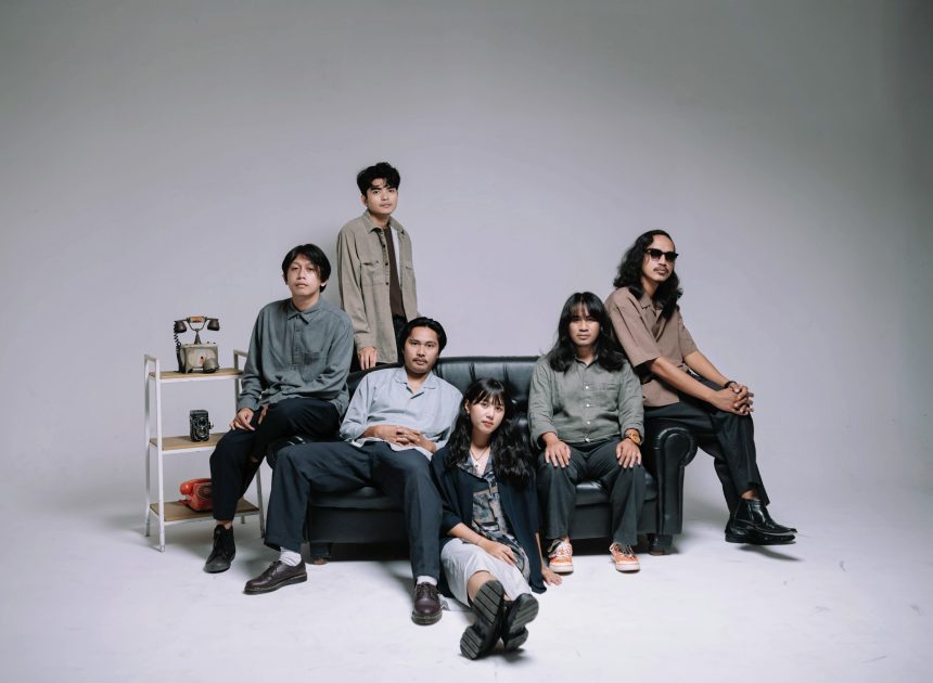 Melalui lirik yang puitis dan reflektif, Orkes Bada Isya merilis lagu “Cakrawala”.