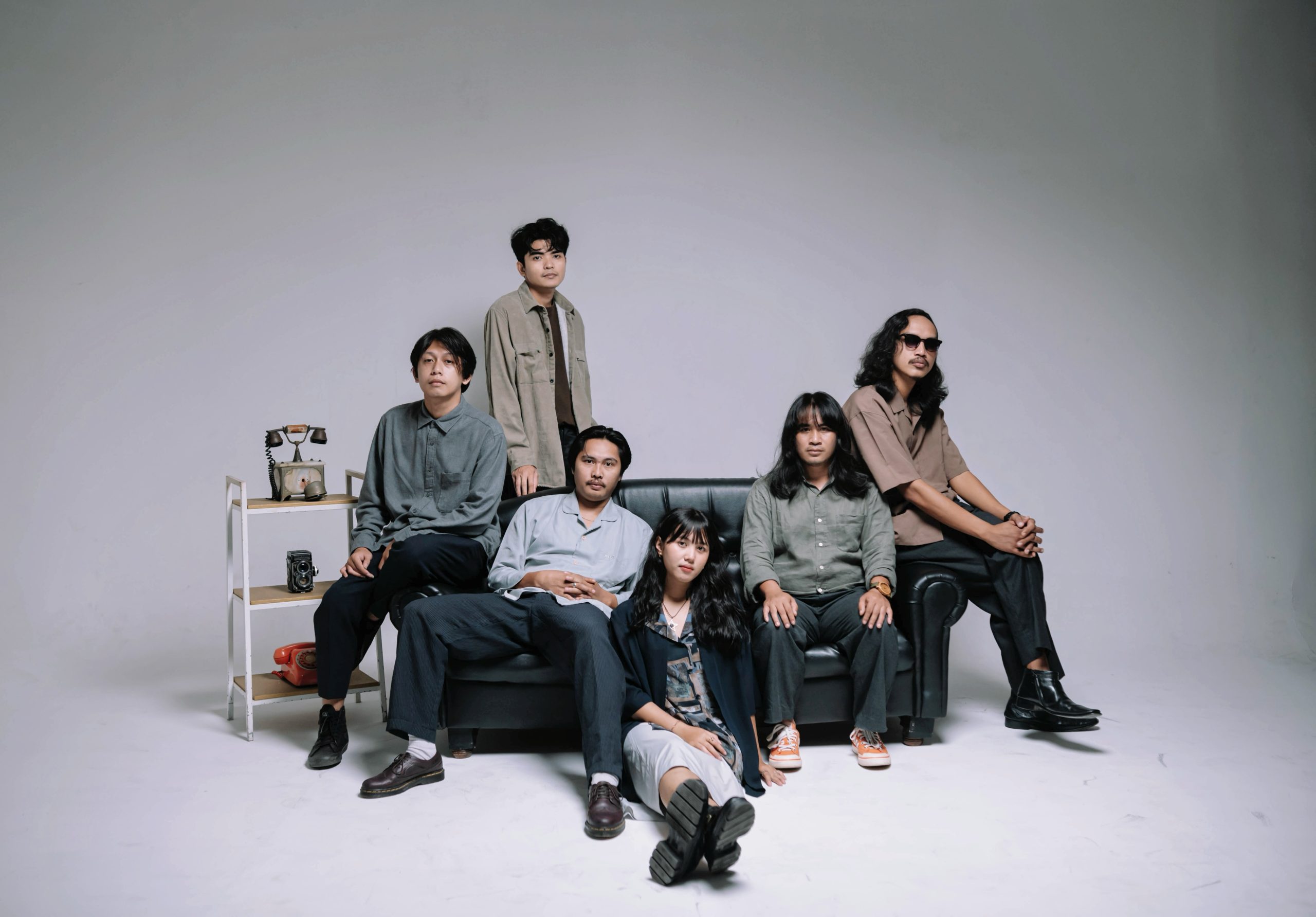 Melalui lirik yang puitis dan reflektif, Orkes Bada Isya merilis lagu “Cakrawala”.